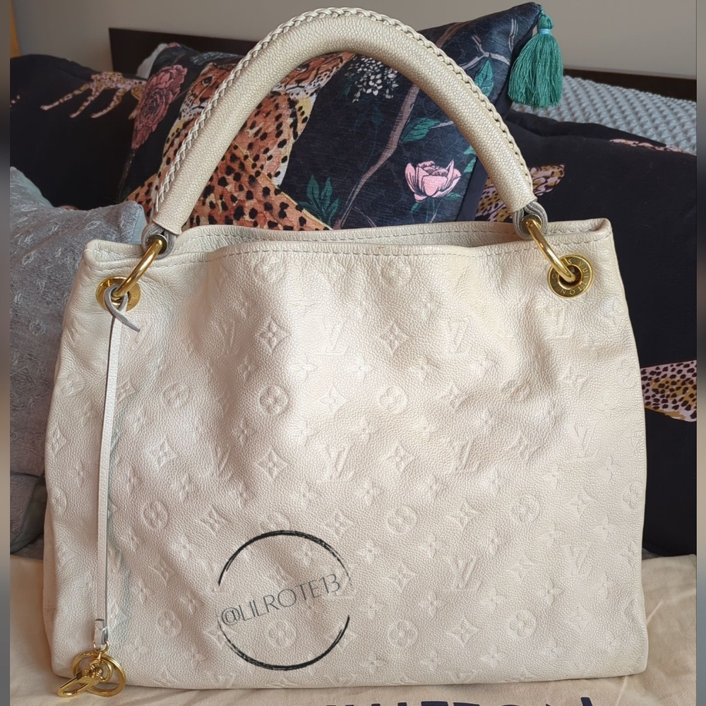 Louis Vuitton Cream Shoulder Bag